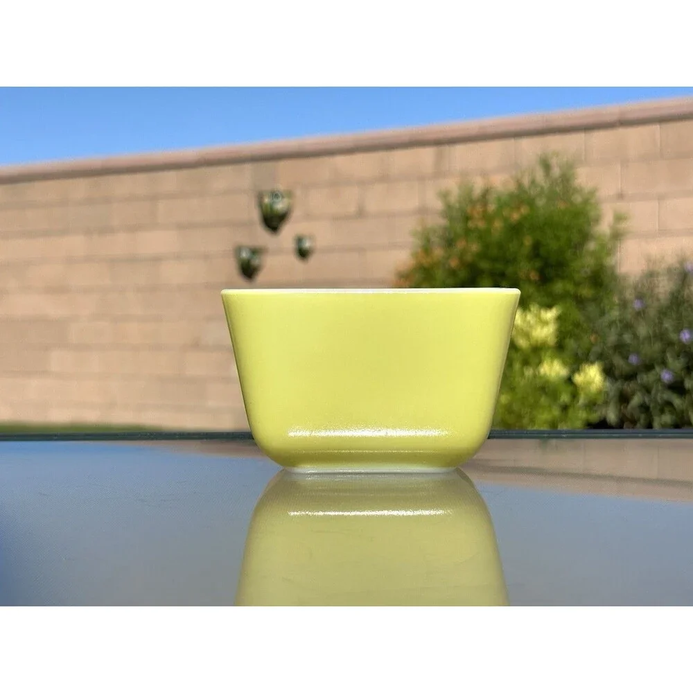Pyrex 1-1/2 Cup Refrigerator Dish 501B Without Lid Yellow White Vintage